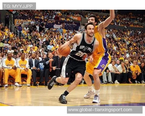 哈克斯替补出战15分钟高效表现6投5中并罚球全中狂砍20分