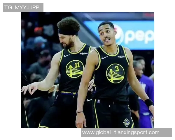 克莱替补首节表现出色5分钟内贡献5分2板1助1断展现冷静实力