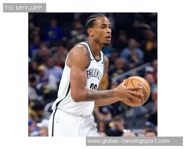 克拉克斯顿高效表现全队依赖他12投8中轻松砍下17分4篮板2助攻