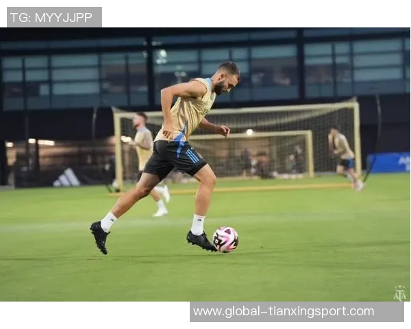 阿根廷队在迈阿密国际基地举行首场训练备战新赛季